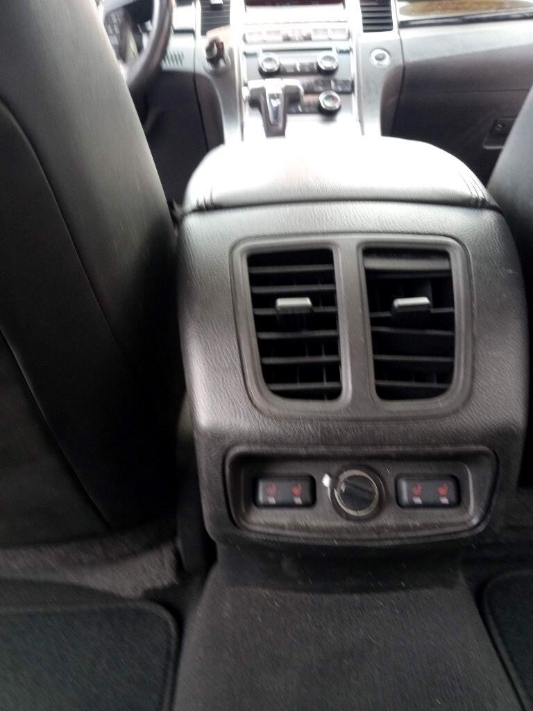 2010 Ford Taurus Limited photo 9