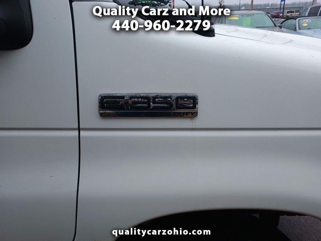 2009 Ford Econoline Commercial Cutaway E-350 Super Duty 138" 5-Spd SRW