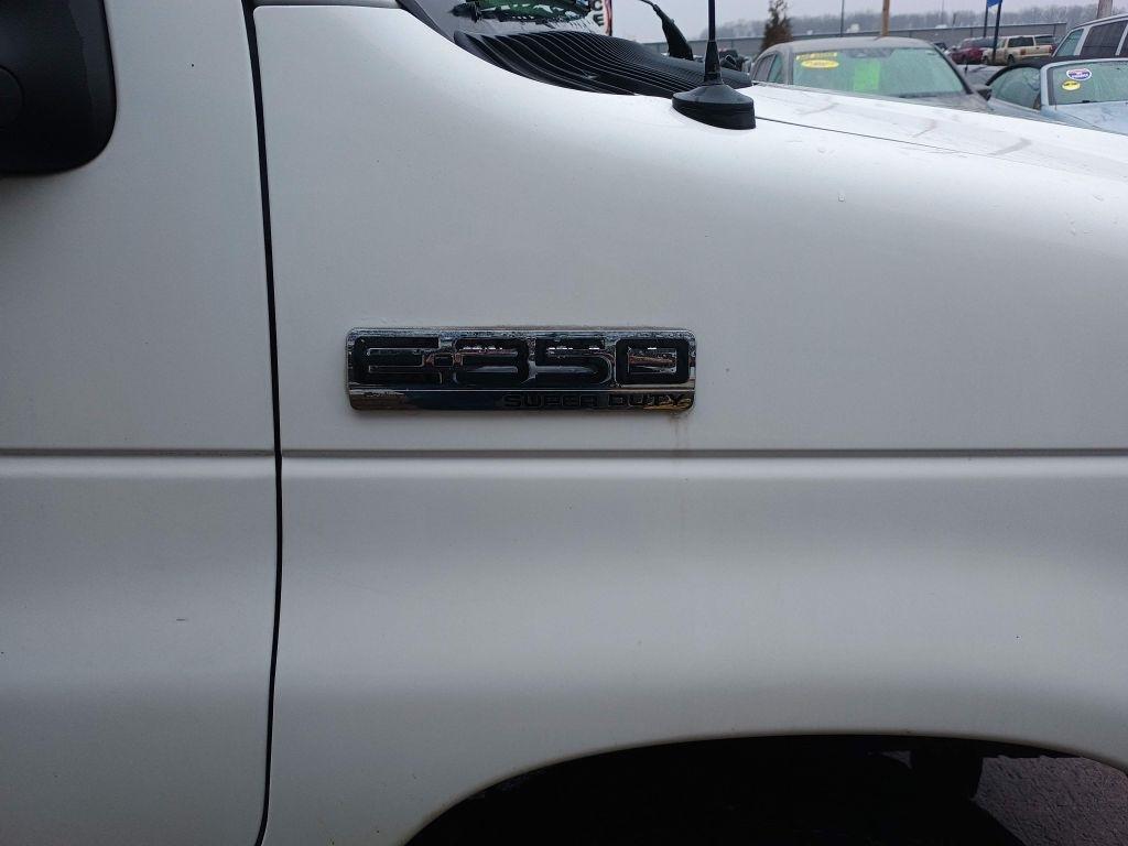 Ford Econoline Commercial Cutaway E-350 Super Duty 138" 5-Spd SRW 2009