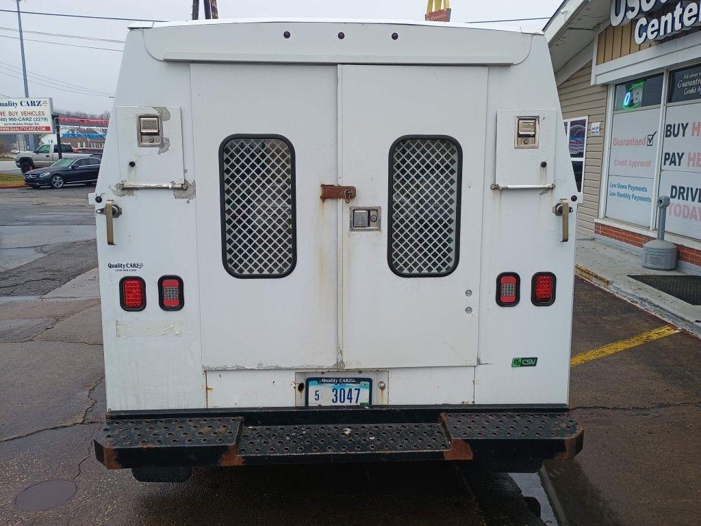 Ford Econoline Commercial Cutaway E-350 Super Duty 138" 5-Spd SRW 2009