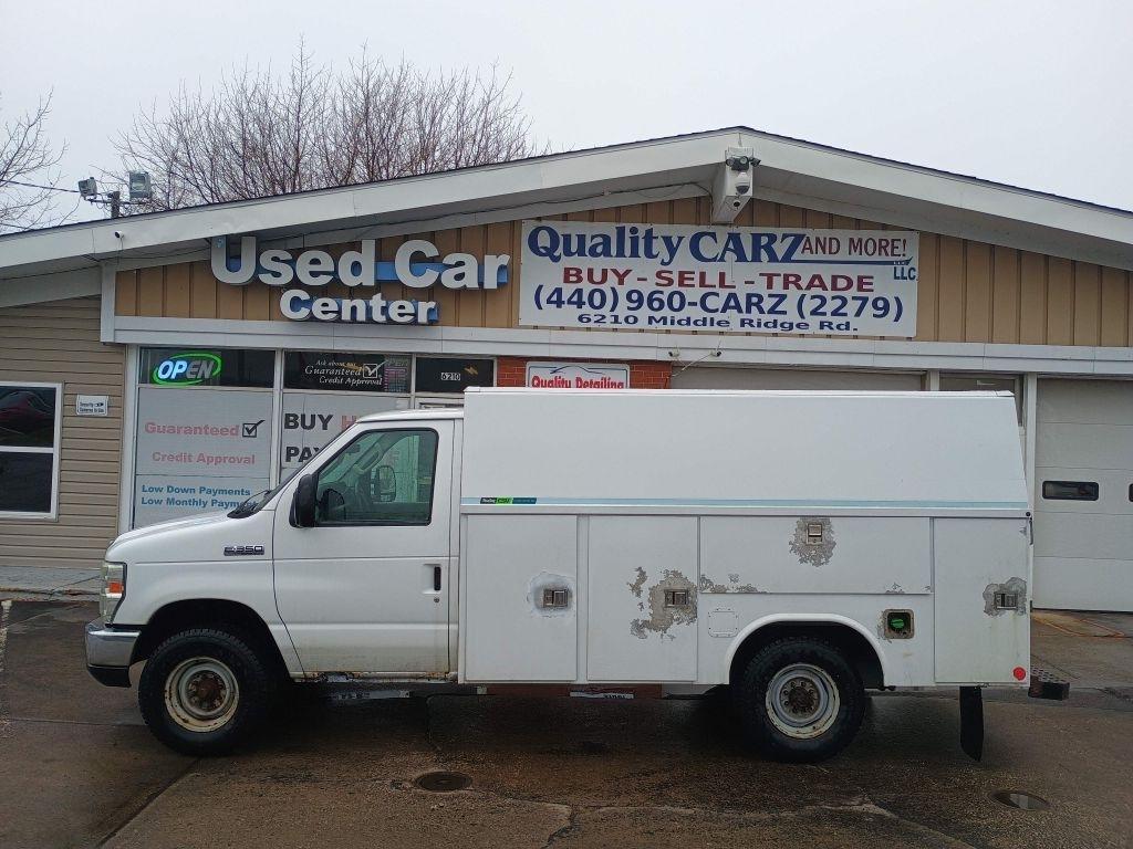 Ford Econoline Commercial Cutaway E-350 Super Duty 138" 5-Spd SRW 2009