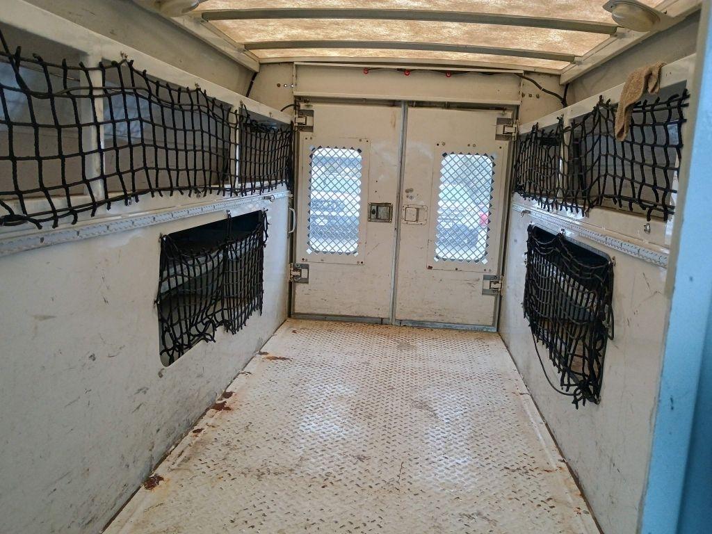 Ford Econoline Commercial Cutaway E-350 Super Duty 138" 5-Spd SRW 2009