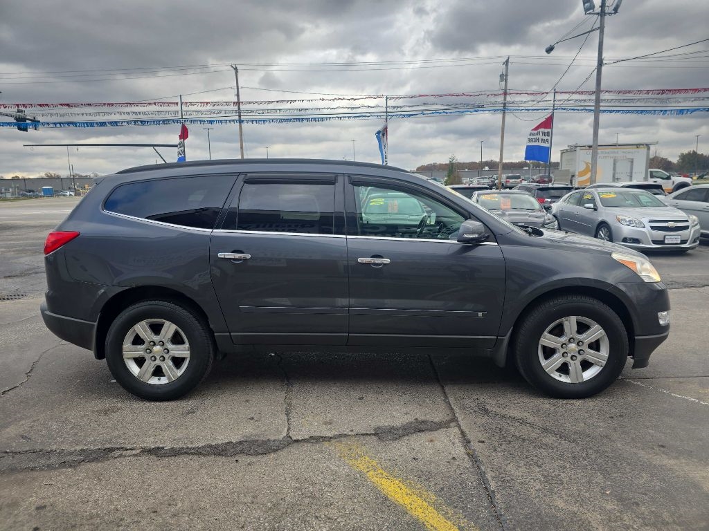 2010 Chevrolet Traverse 1LT photo 4