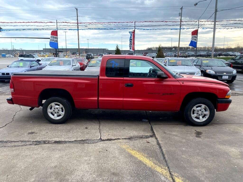 Dodge Dakota Club Cab 131" WB Base 2001