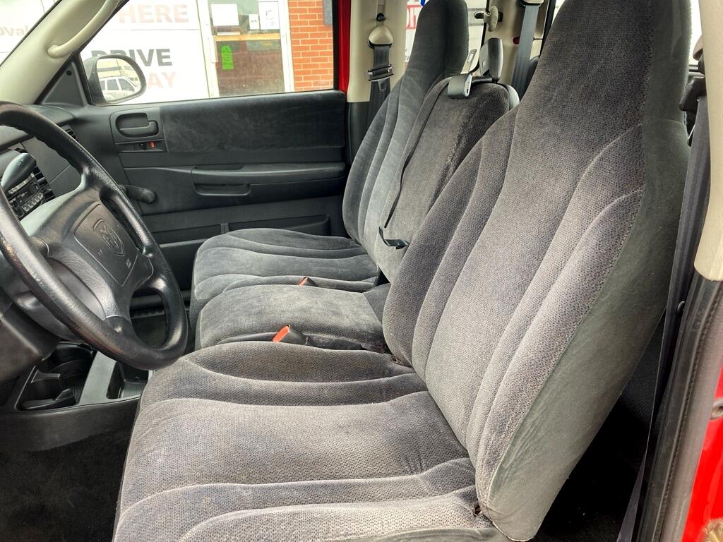 Dodge Dakota Club Cab 131" WB Base 2001