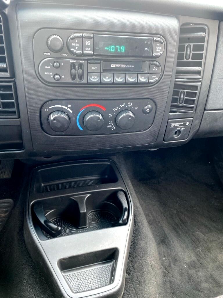 Dodge Dakota Club Cab 131" WB Base 2001