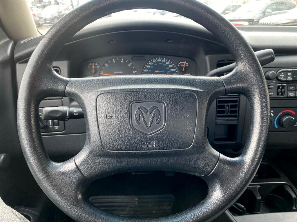 Dodge Dakota Club Cab 131" WB Base 2001