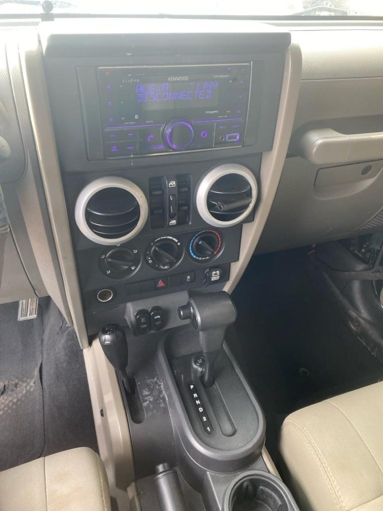 Jeep Wrangler Unlimited 4WD 4dr Sahara 2010