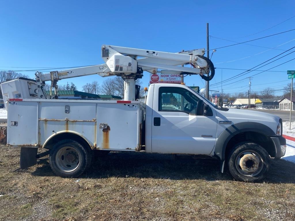 Ford Super Duty F-550 DRW 2WD Reg Cab 141" WB 60" CA XLT 2007