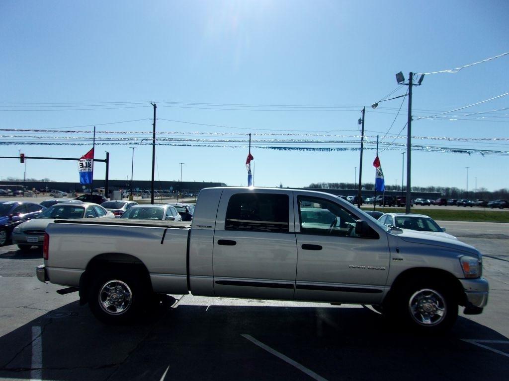 Dodge Ram 1500 4dr Mega Cab 160.5 SLT 2006