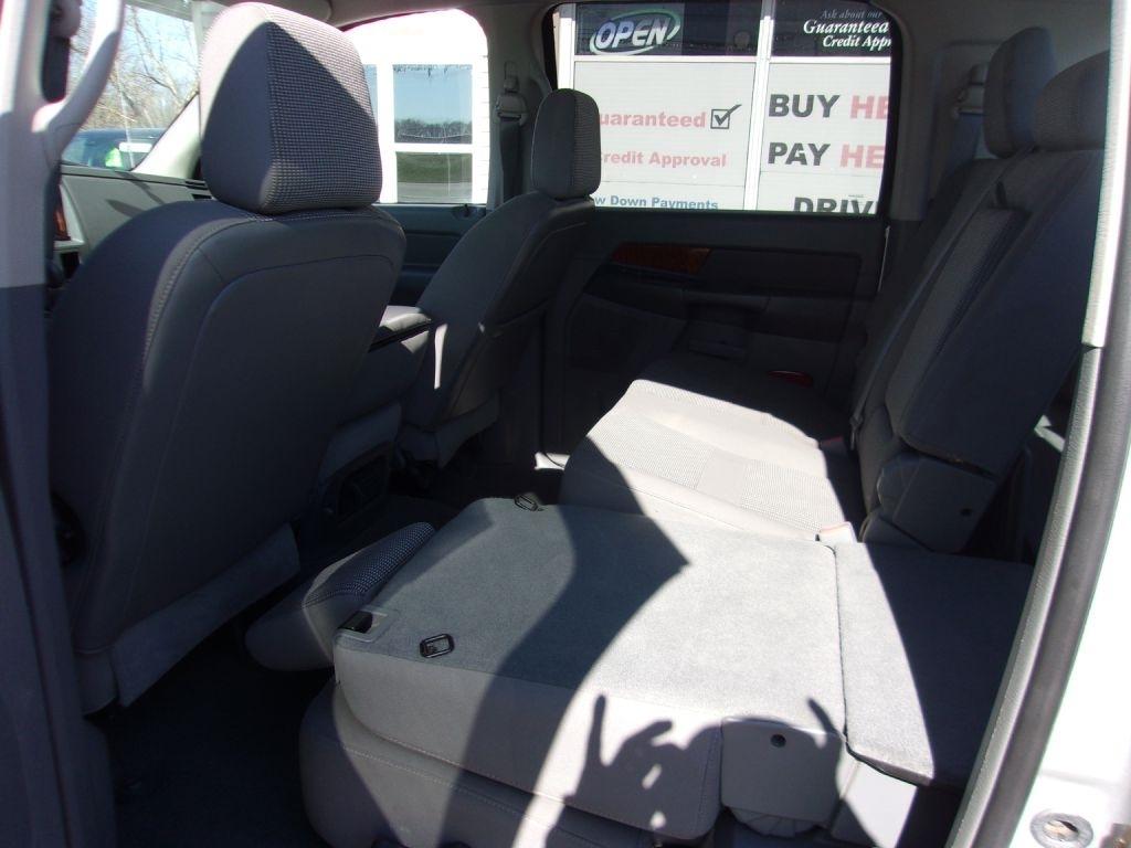 Dodge Ram 1500 4dr Mega Cab 160.5 SLT 2006