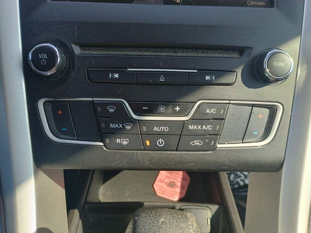 Ford Fusion 4dr Sdn SE FWD 2016