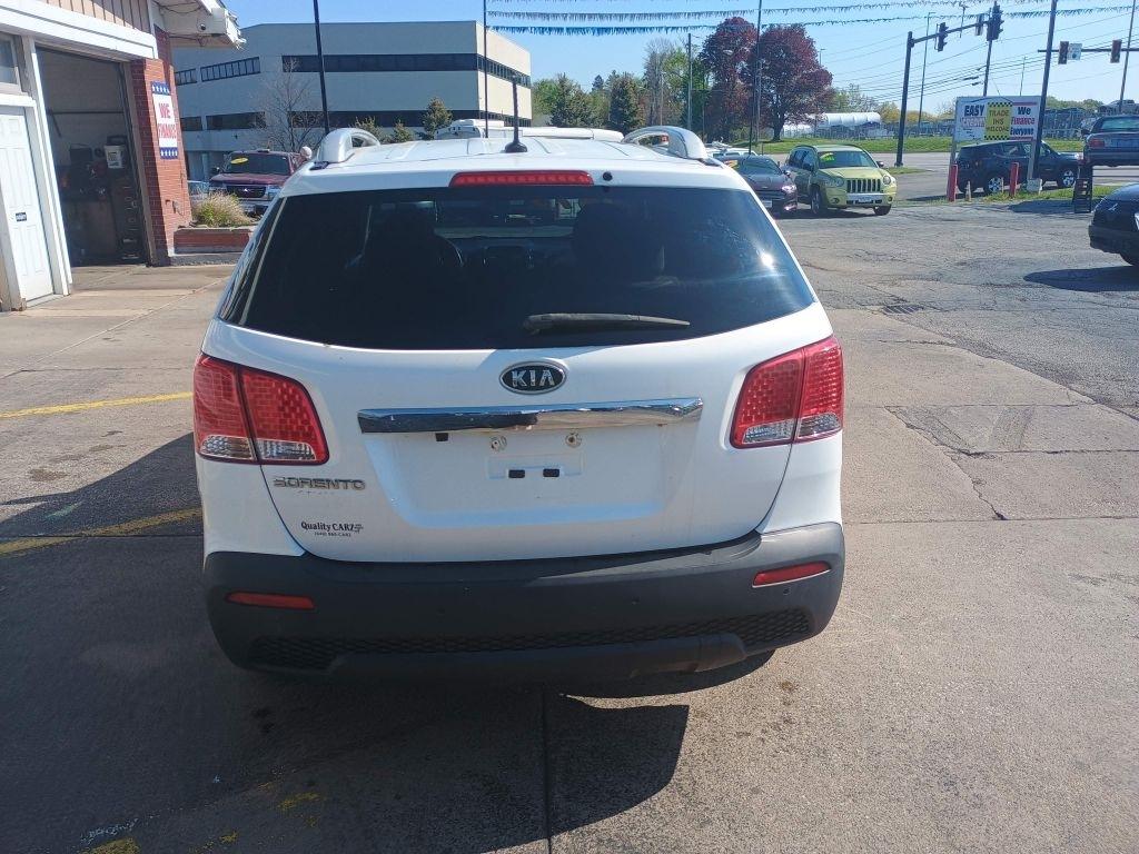 Kia Sorento 2WD 4dr I4 LX 2011