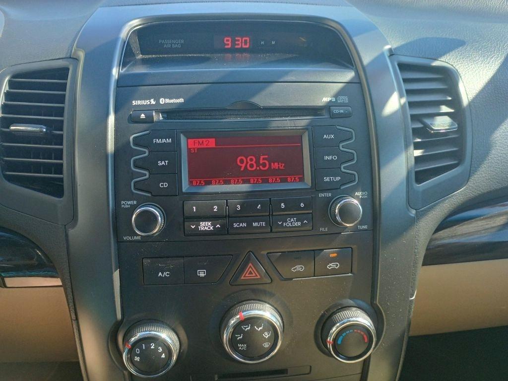 Kia Sorento 2WD 4dr I4 LX 2011