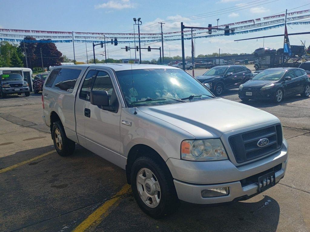Ford F-150 Reg Cab 126" XLT 2004