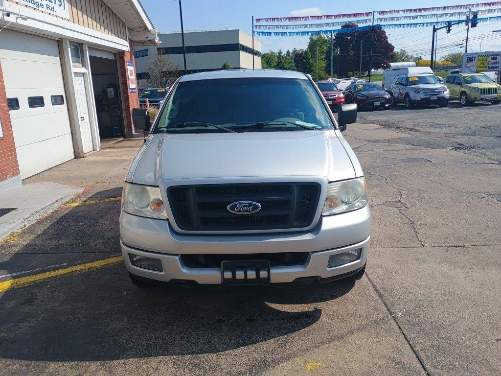 Ford F-150 Reg Cab 126" XLT 2004