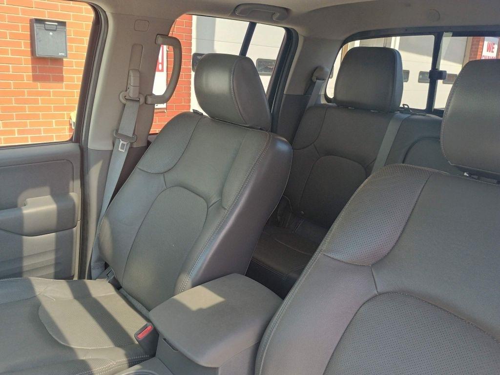 Nissan Frontier 4WD Crew Cab LWB Auto SV 2016
