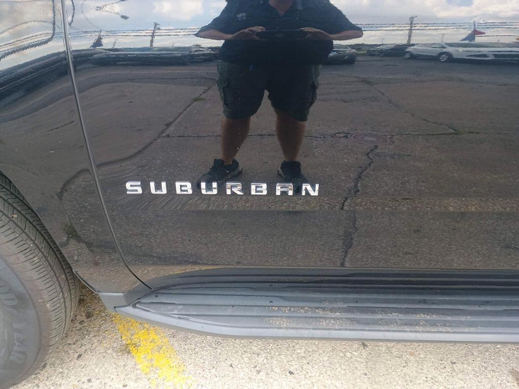 Chevrolet Suburban 4WD 4dr LT 2020