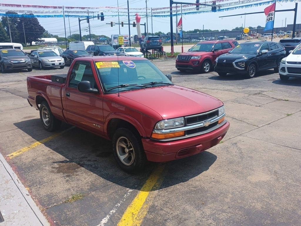 Chevrolet S-10 Reg Cab 108" WB LS 1998