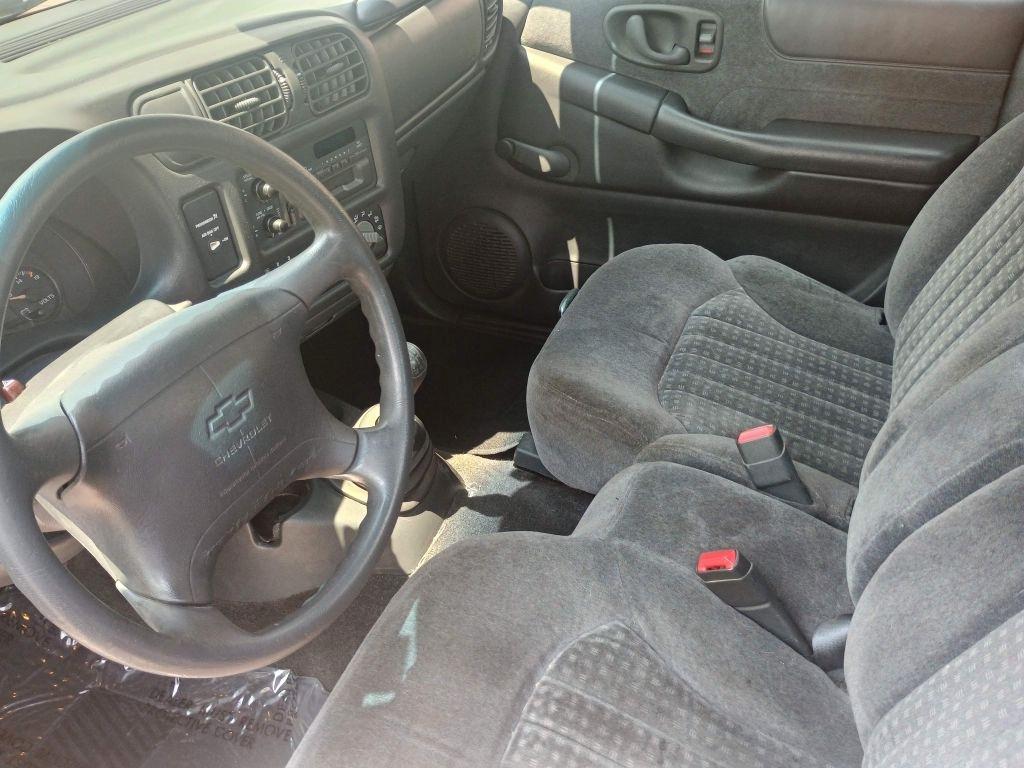 Chevrolet S-10 Reg Cab 108" WB LS 1998