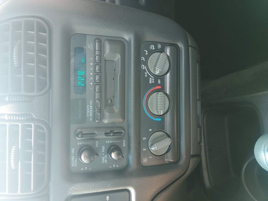Chevrolet S-10 Reg Cab 108" WB LS 1998