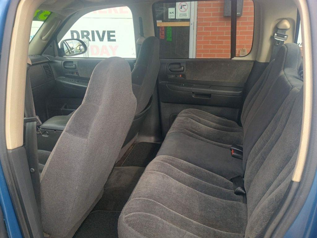 Dodge Dakota 4dr Quad Cab 131" WB SLT 2004