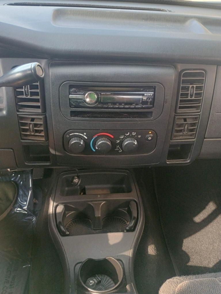 Dodge Dakota 4dr Quad Cab 131" WB SLT 2004