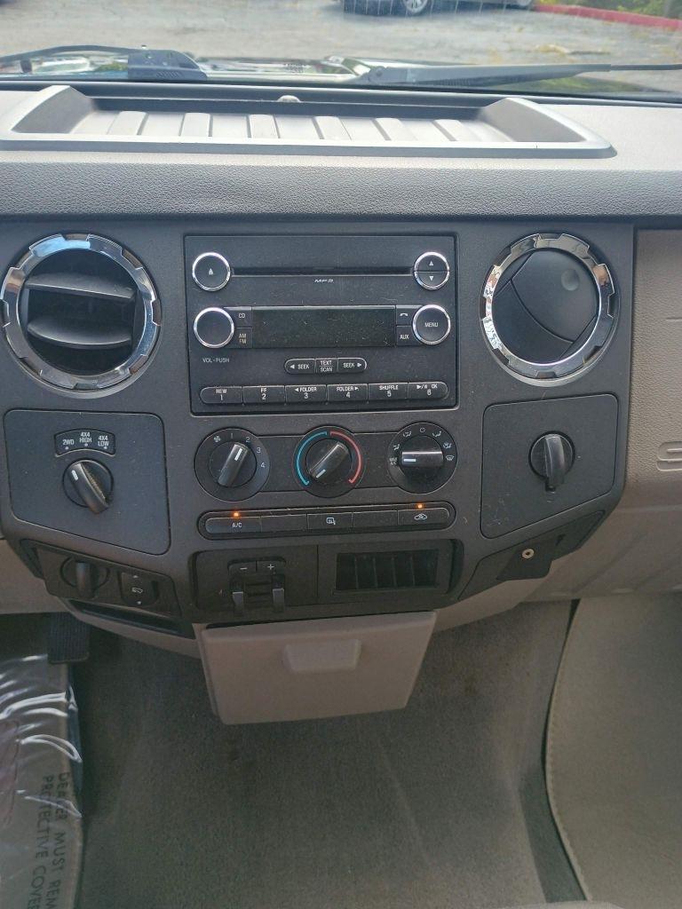 Ford Super Duty F-250 SRW 4WD Crew Cab 156" XL 2010