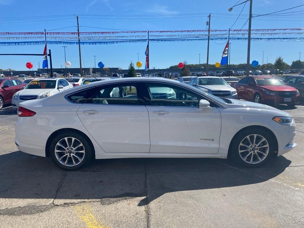 Ford Fusion Hybrid SE FWD 2017