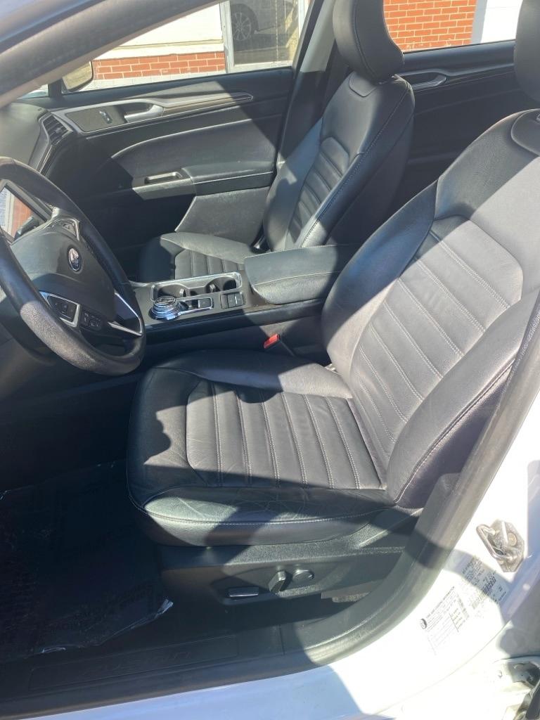 Ford Fusion Hybrid SE FWD 2017