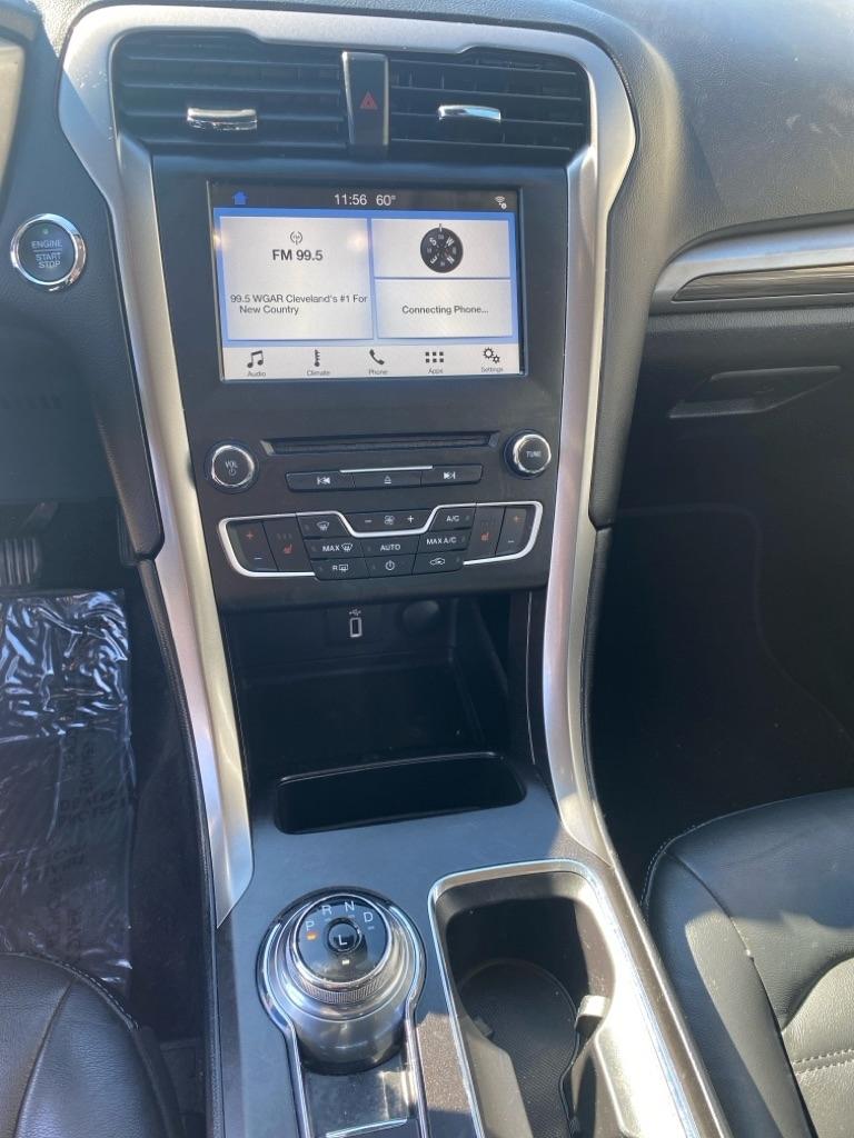 Ford Fusion Hybrid SE FWD 2017