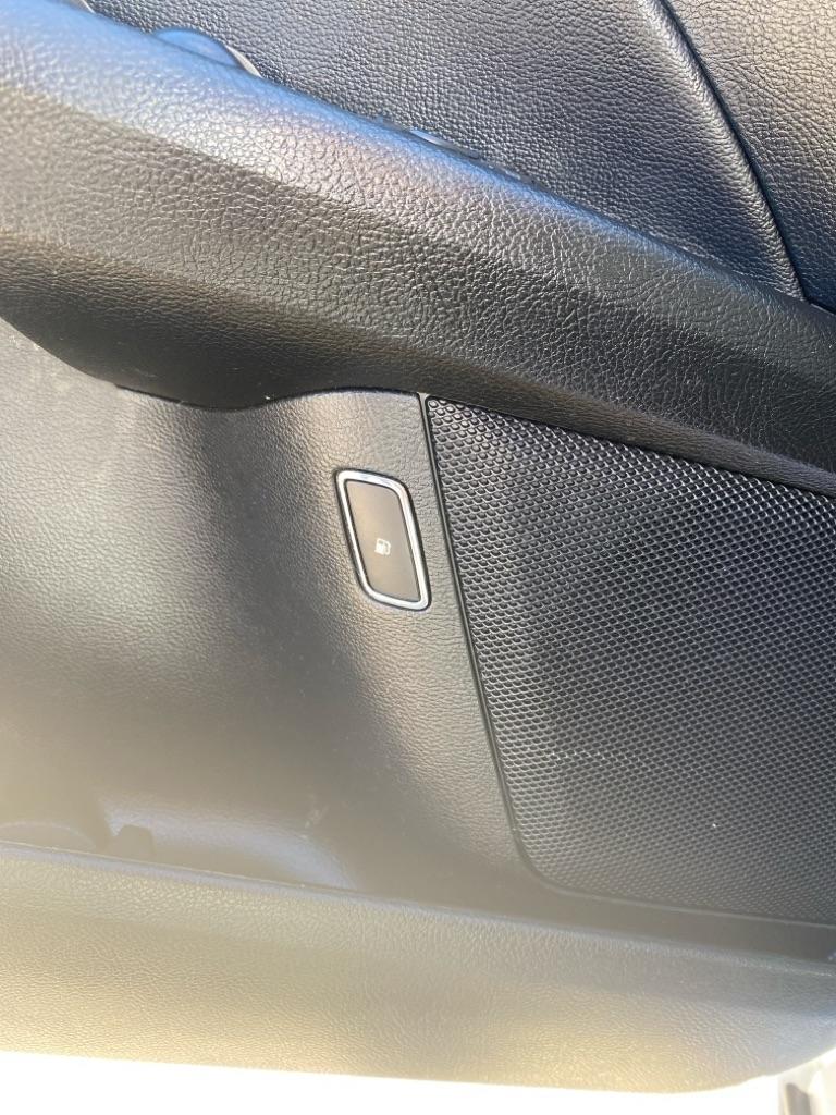Ford Fusion Hybrid SE FWD 2017