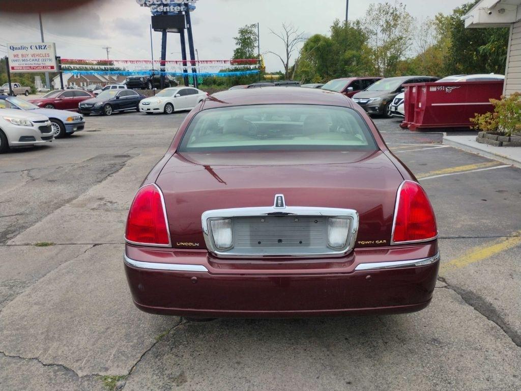 Lincoln Town Car 4dr Sdn Ultimate 2004