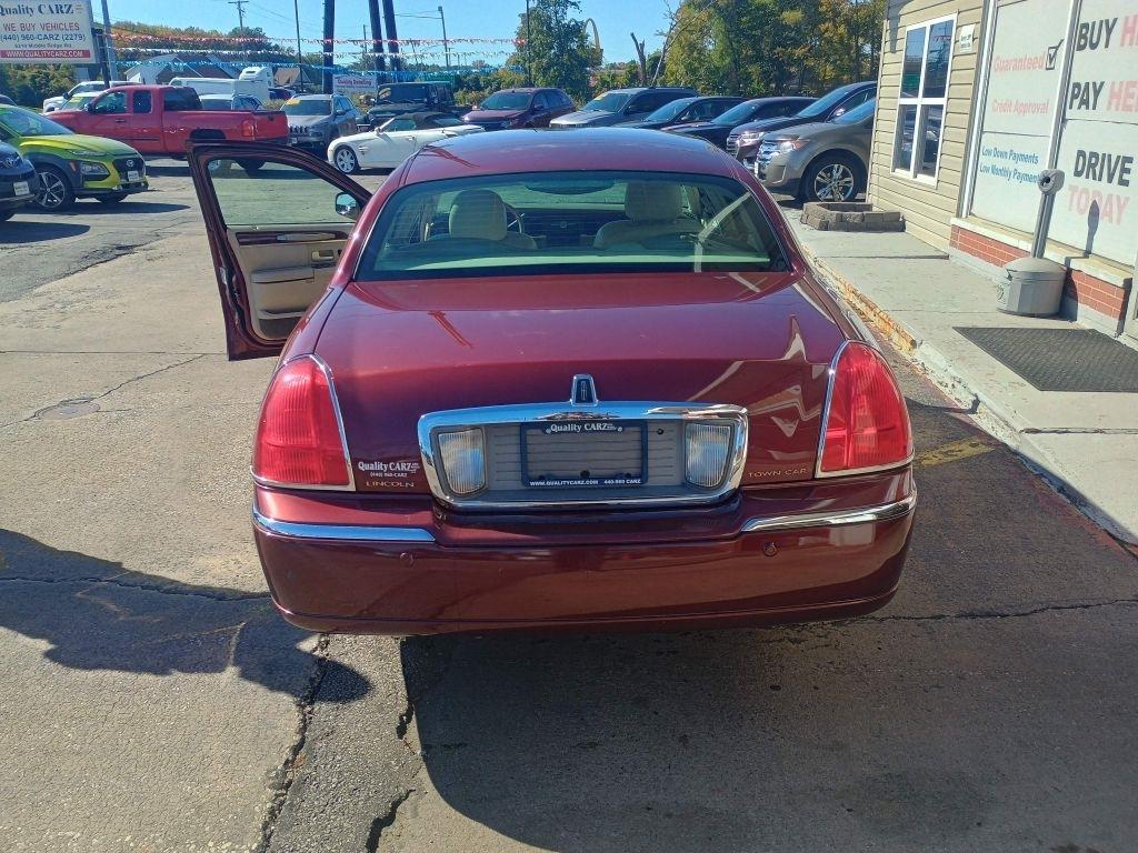 Lincoln Town Car 4dr Sdn Ultimate 2004