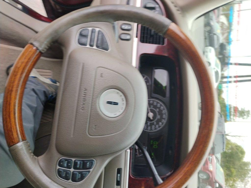 Lincoln Town Car 4dr Sdn Ultimate 2004