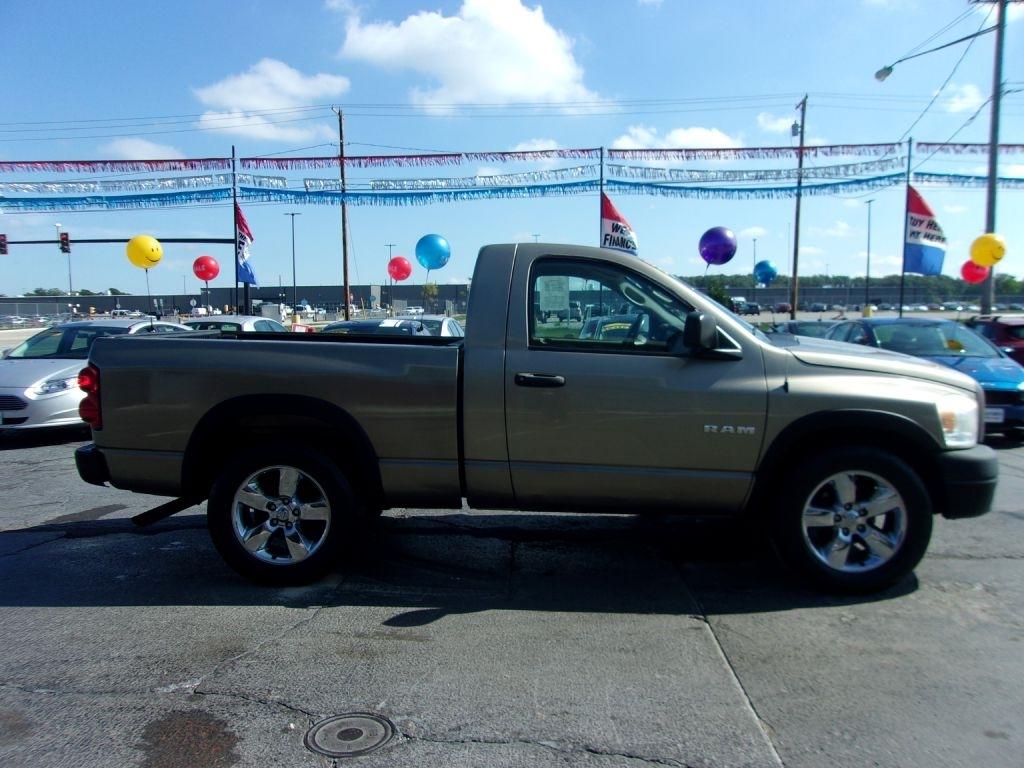 Dodge Ram 1500 2WD Reg Cab 120.5" ST 2008