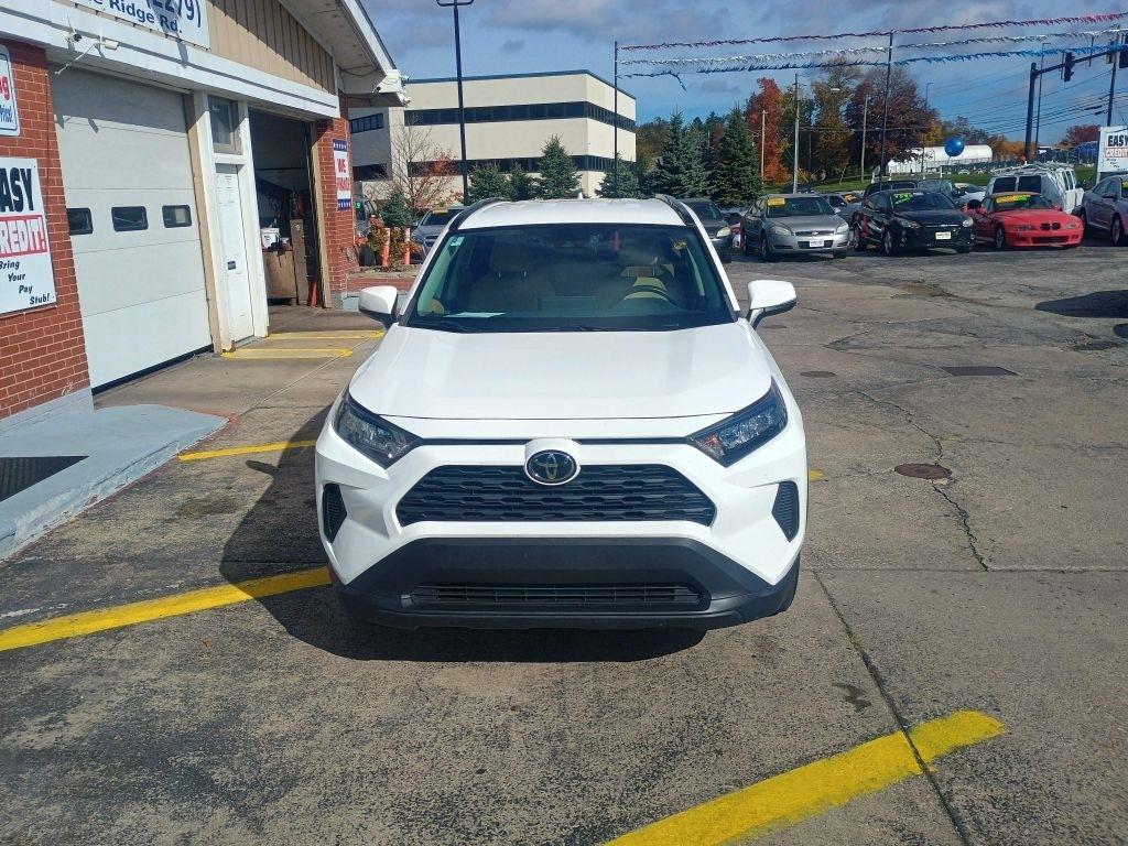 Toyota RAV4 LE AWD (Natl) 2021
