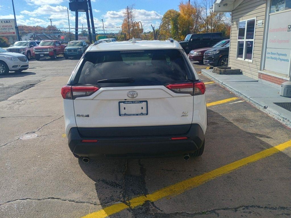 Toyota RAV4 LE AWD (Natl) 2021