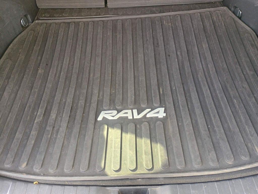 Toyota RAV4 LE AWD (Natl) 2021