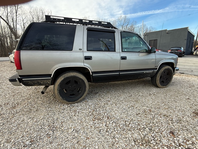 Chevrolet Tahoe 4-Door 4WD 1999