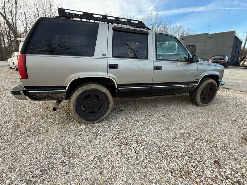 Chevrolet Tahoe 4-Door 4WD 1999