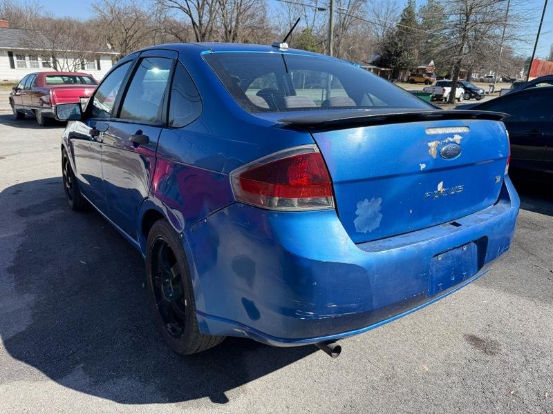 Ford Focus SE Sedan 2010