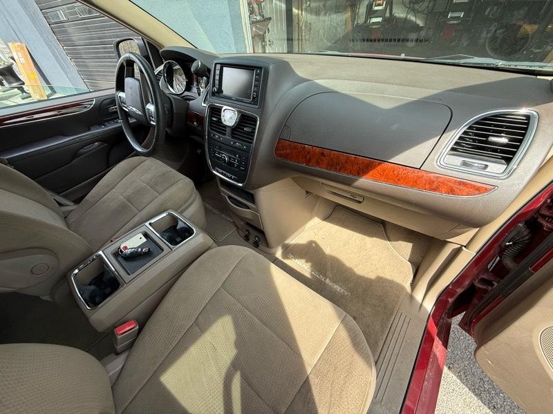 Chrysler Town & Country Touring 2012