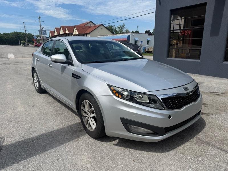Kia Optima LX MT 2013