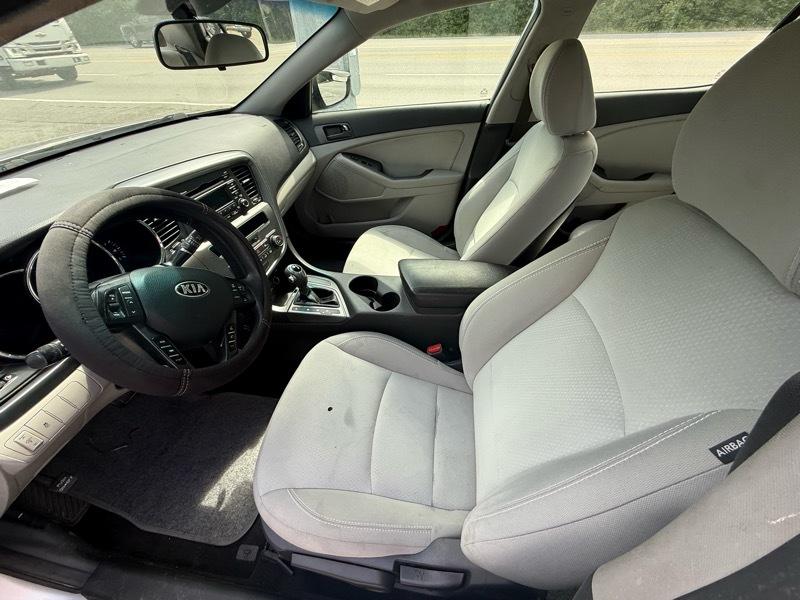 Kia Optima LX MT 2013