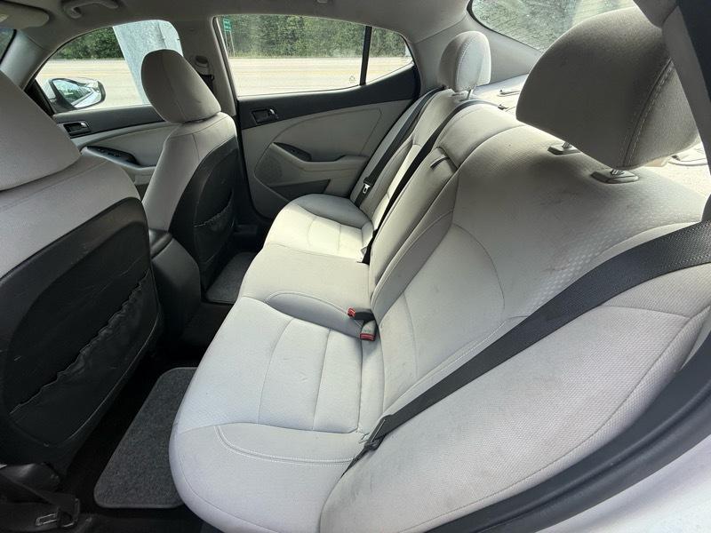 Kia Optima LX MT 2013