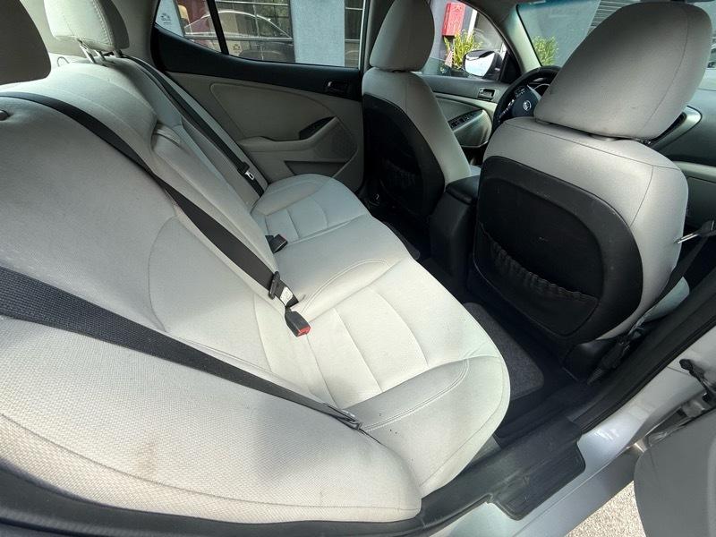 Kia Optima LX MT 2013