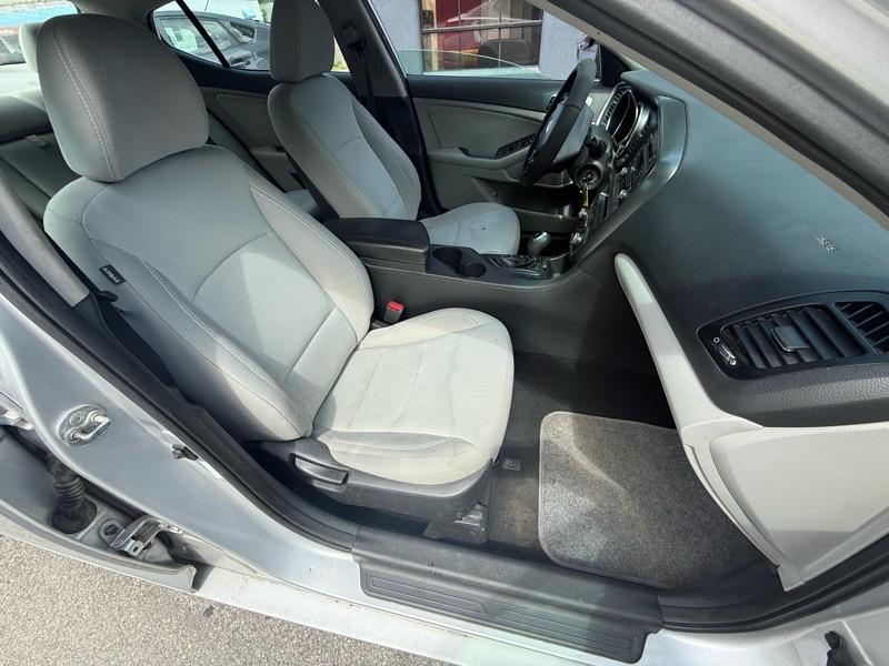 Kia Optima LX MT 2013