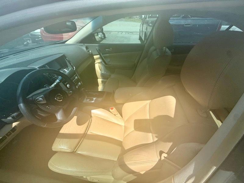 Nissan Maxima S 2010