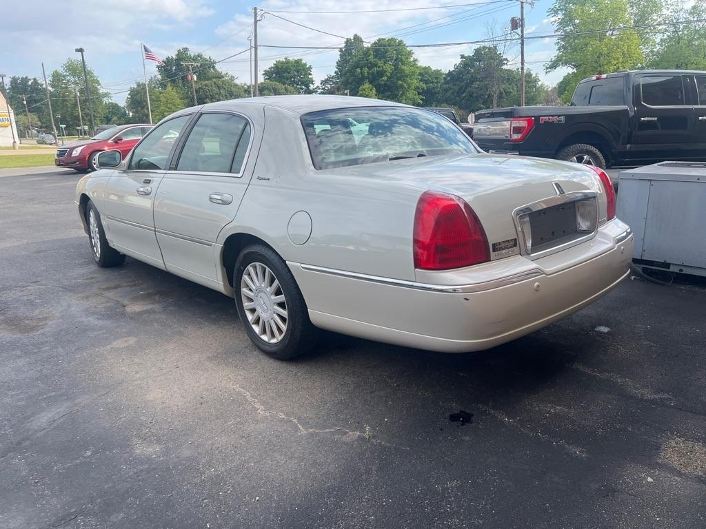 Lincoln Town Car Signature 2005